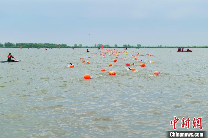 2025中国·查干湖湿地铁人三项挑战赛开赛：400名