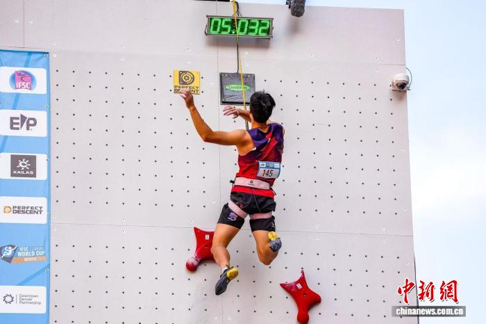 中国攀岩队第三次亮相成都世运会 冲刺速度赛金