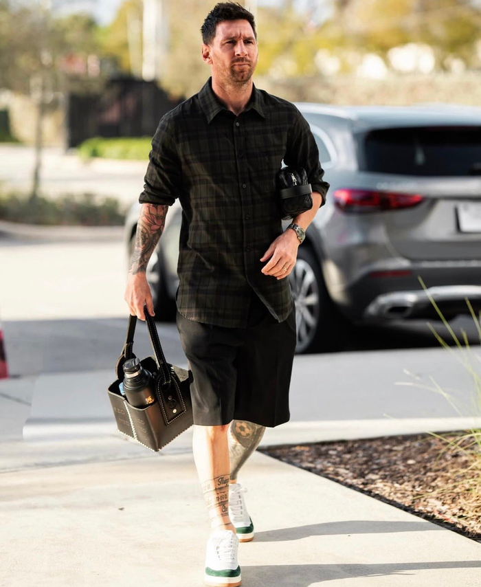 梅西斩获年度最佳球员称号 成就历史级传奇