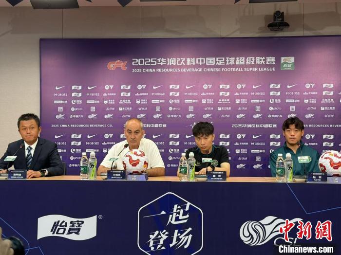 浙江绿城迎战上海海港 小将王钰栋成关键棋子