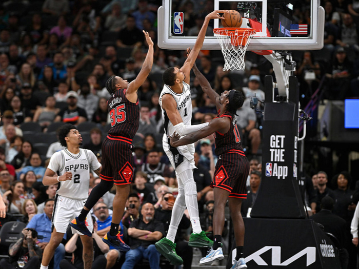 文班亚马率马刺逆袭登顶，MVP争夺战白热化