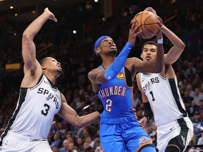 文班亚马率马刺逆袭登顶，MVP争夺战白热化