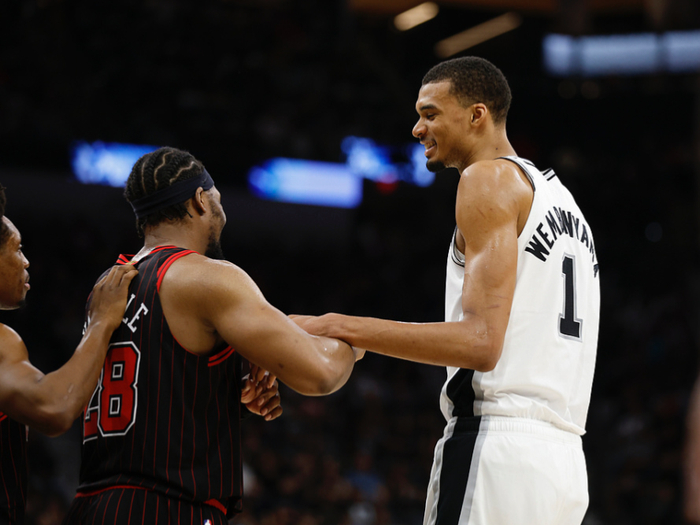 文班亚马率马刺逆袭登顶，MVP争夺战白热化