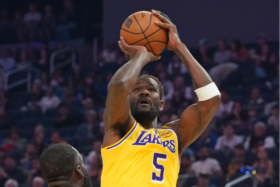 艾顿防守转型助力湖人队冲击季后赛席位