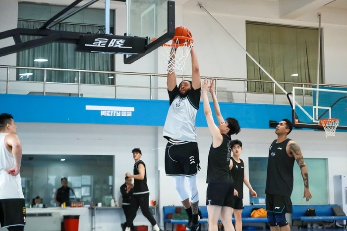 北京首钢男篮完整阵容首秀锁定季后赛席位