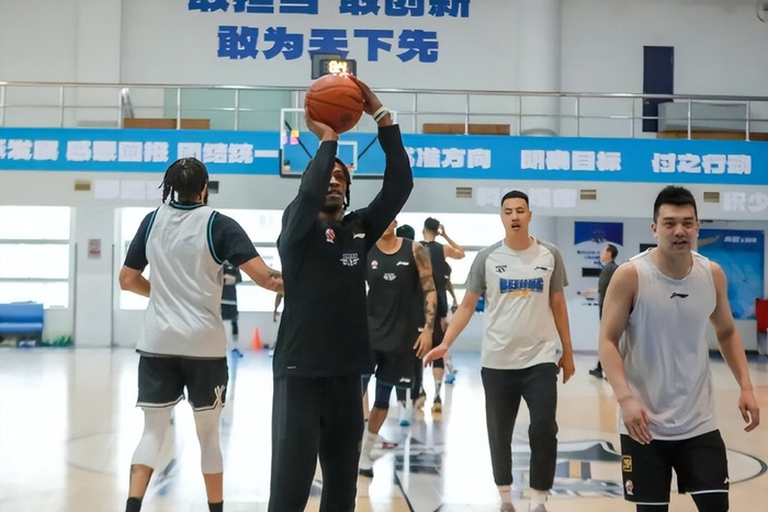 北京首钢男篮完整阵容首秀锁定季后赛席位