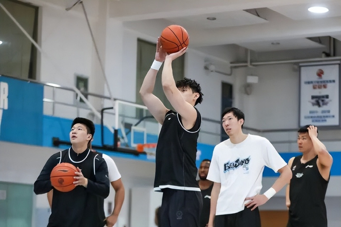 北京首钢男篮完整阵容首秀锁定季后赛席位